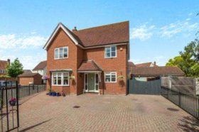 4 bedroom Detached f...